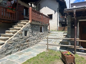 Garden - Modern Family Chalet Stunning Mountain (Ayas)