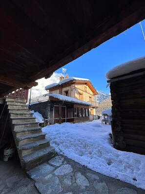 Garden - Modern Family Chalet Stunning Mountain (Ayas)