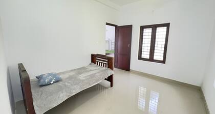 Charming 1-bedroom house in Koyilandy with WiFi access