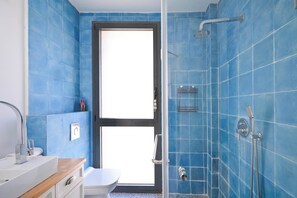 Shower, towels