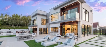 Gayle Villa - Stunning Modern Masterpiece with Breathtaking Views