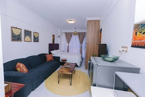 Apartment, 1 Bedroom, Accessible, City View | Living room