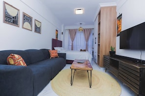 Apartment, 1 Bedroom, Accessible, City View | Living room