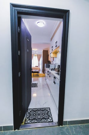 Apartment, 1 Bedroom, Accessible, City View | Interior