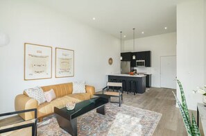 Living area - 1 Bedroom Rental in Philadelphia with Parking (Philadelphia)