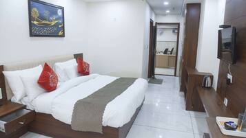 Deluxe Double or Twin Room, Balcony, City View | Desk, laptop workspace, free WiFi