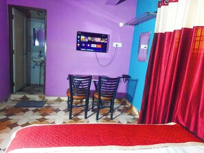 Habitación doble, vista a la montaña | Escritorio, espacio para trabajar con laptop y wifi gratis 