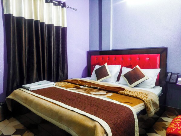 Double Room, Mountain View | Desk, laptop workspace, free WiFi - Hotel Shiva & is (Rishikesh)