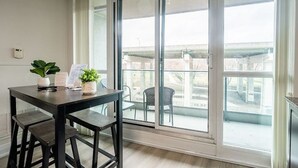 Unclassified image, 2 of 20, button - GLOBALSTAY Modern 1BD Apartment with balcony Downtown Toronto (Toronto/Canada)