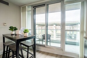 Dining - GLOBALSTAY Modern 1BD Apartment with balcony Downtown Toronto (Toronto/Canada)