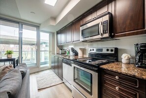 Private kitchen - GLOBALSTAY Modern 1BD Apartment with balcony Downtown Toronto (Toronto/Canada)