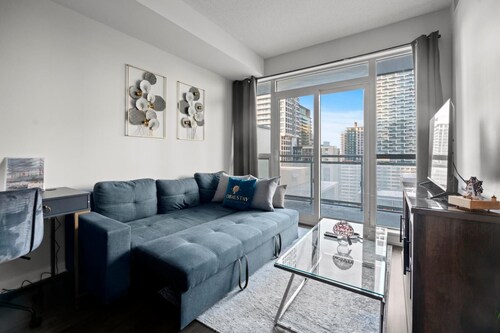 GLOBALSTAY Modern 1BD+Den Condo w/ Balcony Lillian St