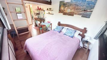 Family Quadruple Room, Multiple Beds | Free WiFi, bed sheets