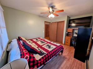 2 Schlafzimmer, Schreibtisch, Bügeleisen/Bügelbrett, WLAN