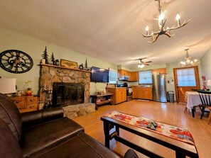 TV, fireplace