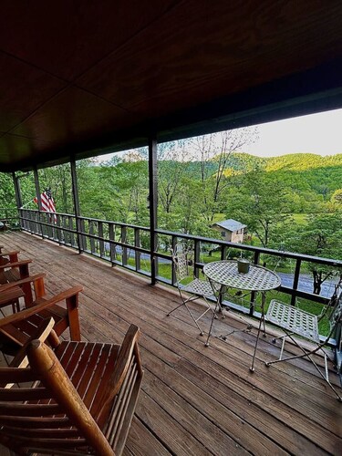 Stunning Smoky Mountain Views: Mountain Memories