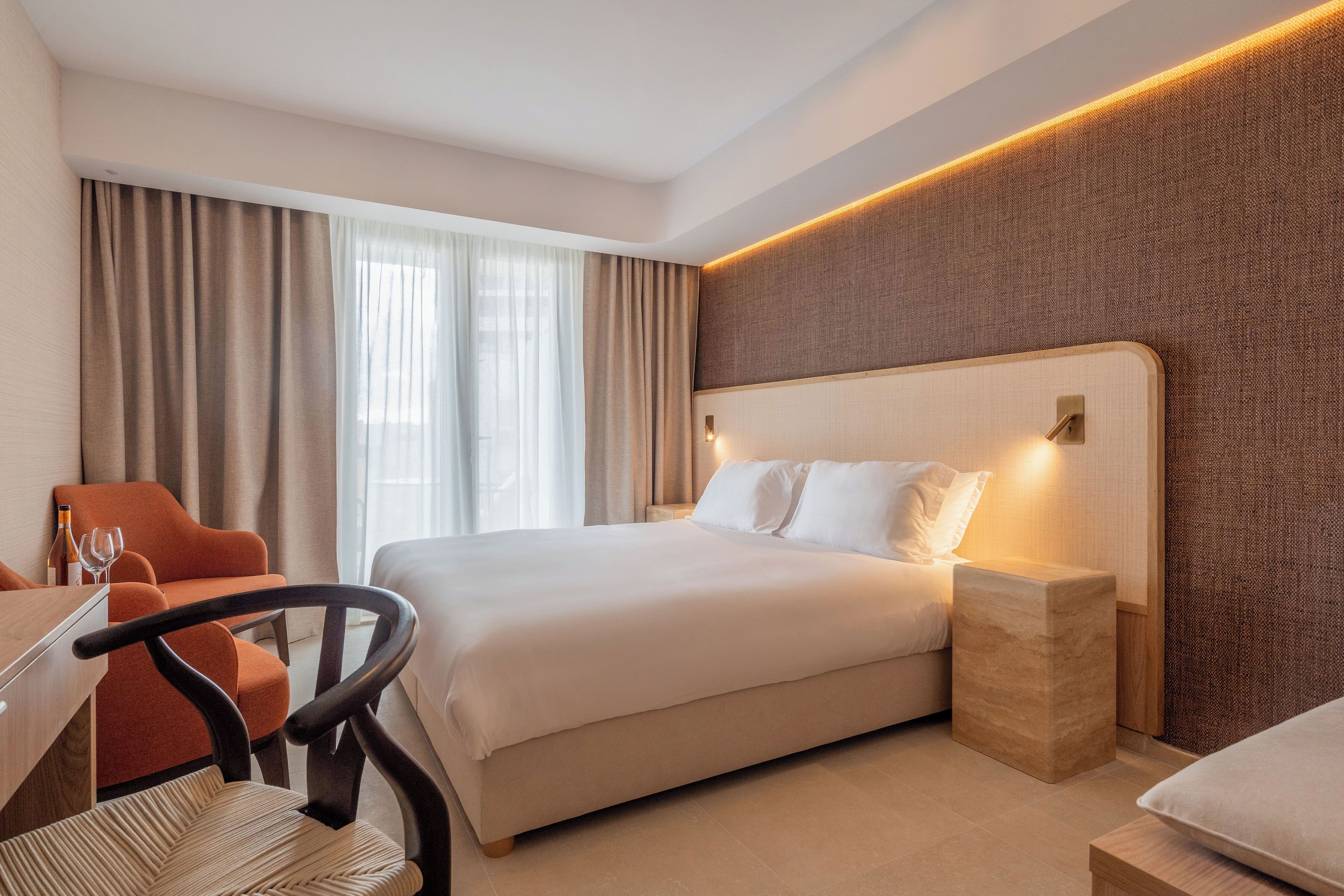 Premium-værelse (Spa) | Pengeskab på værelset, skrivebord, arbejdsområde til bærbare computere