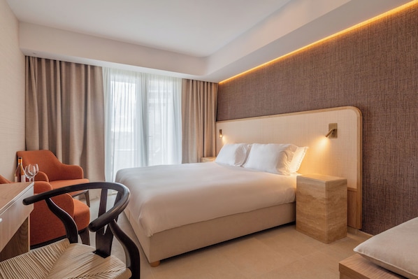 Premium-værelse (Spa) | Pengeskab på værelset, skrivebord, arbejdsområde til bærbare computere