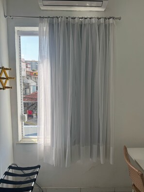 Caja de seguridad en la habitación, wifi gratis y ropa de cama 