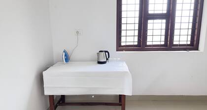 Charming 1-bedroom house in Koyilandy with WiFi and 2 bunk beds