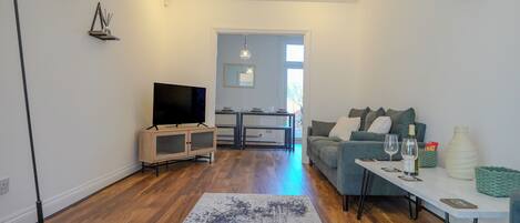 Smart TV, books, stereo
