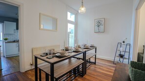 Dining - Spacious 4 Bed Central Property w/ Free Parking and Garden Dining (Bromley)