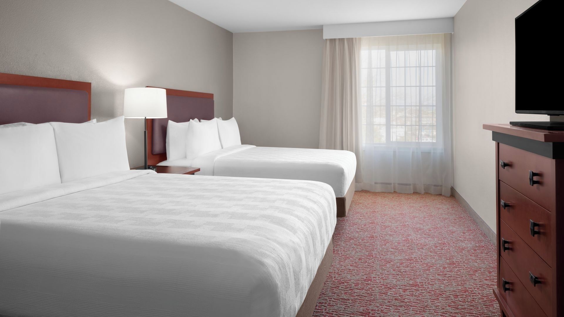Feels Like Home! With Full Kitchen, Complimentary Airport Shuttle! - Renton, WA