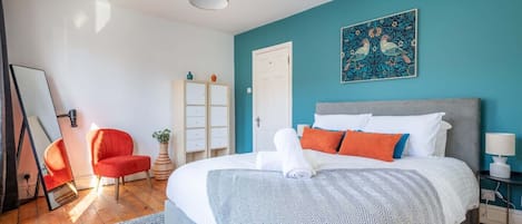 3 bedrooms, desk, iron/ironing board, travel cot
