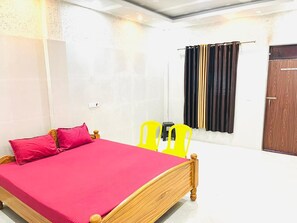 Laptop workspace, free wired Internet - Krishna Garden Hotel and Resort (Bihar Sharif)