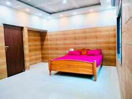 Espacio para trabajar con laptop y internet por cable gratis 