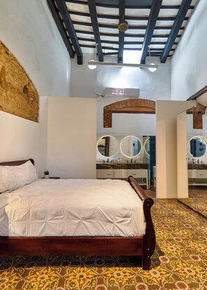 2 bedrooms, iron/ironing board, free WiFi, bed sheets - Comfort & ancient beauty meet (Santo Domingo)