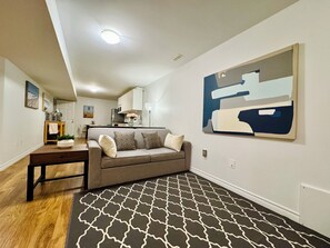 Smart TV, fireplace - Lovely King Basement Suite & Small Cinema & Fireplace (Halifax)