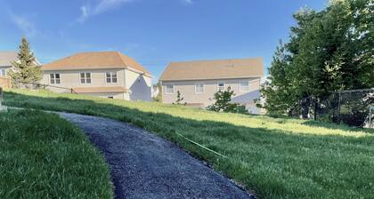 Charming private basement suite with kingsize bed in brilliant Halifax