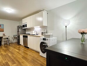 Fridge, microwave, oven, dishwasher - Lovely King Basement Suite & Small Cinema & Fireplace (Halifax)