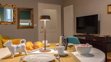 Superior Apartment | Living area | Flat-screen TV