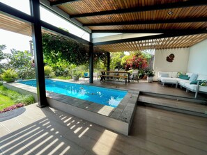 Sisäuima-allas, ulkouima-allas