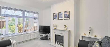 TV, fireplace, DVD player, books