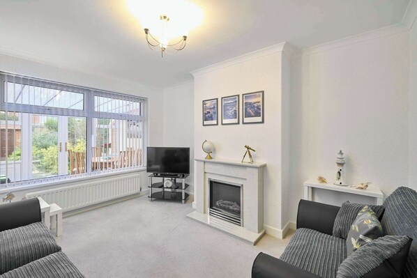 TV, fireplace, DVD player, books - Host & Stay | Sea Haven (Redcar)