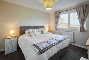 2 bedrooms, iron/ironing board, travel cot, WiFi