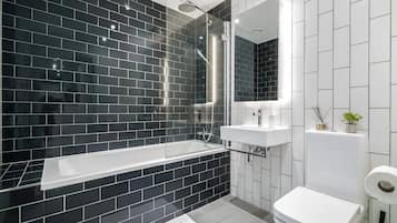 Apartment, 2 Bedrooms, Accessible, Smoking | Bathroom