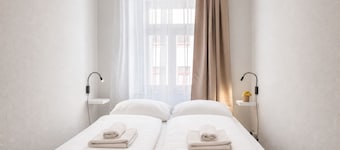 Central apartment for 4 people with kitchen, WiFi & private parking space
