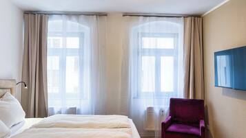 2 bedrooms, iron/ironing board, travel cot, free WiFi