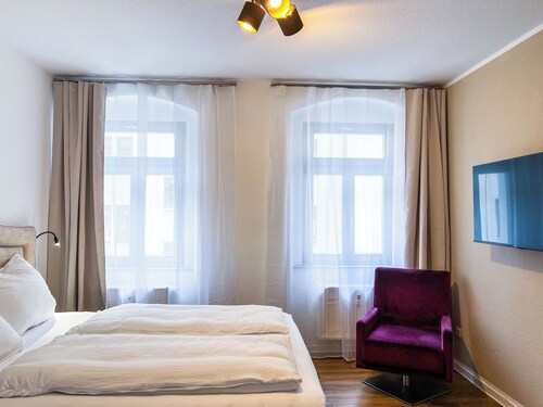 Zentrales Apartment für 4 Personen mit Küche, WLAN & privatem Parkplatz