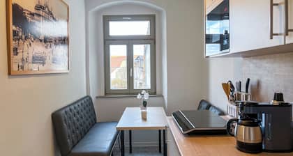 Central apartment for 4 people with kitchen, WiFi & private parking space