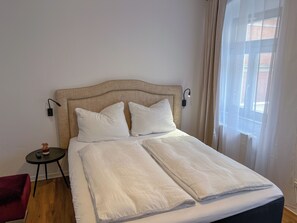 2 bedrooms, iron/ironing board, travel crib, free WiFi - Central apartment for 4 people with kitchen, WiFi & private parking space (Meißen)