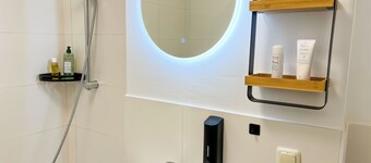 Central apartment for 4 people with kitchen, WiFi & private parking space