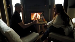 A couple seated by a fireplace with a table in front of them, holding drinks. - Exclusive Hill Sapanca (Sapanca)