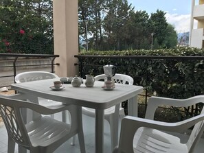 Outdoor dining - san rocco one bed apartments   1b1 4 (ISCA SULLO IONIO)