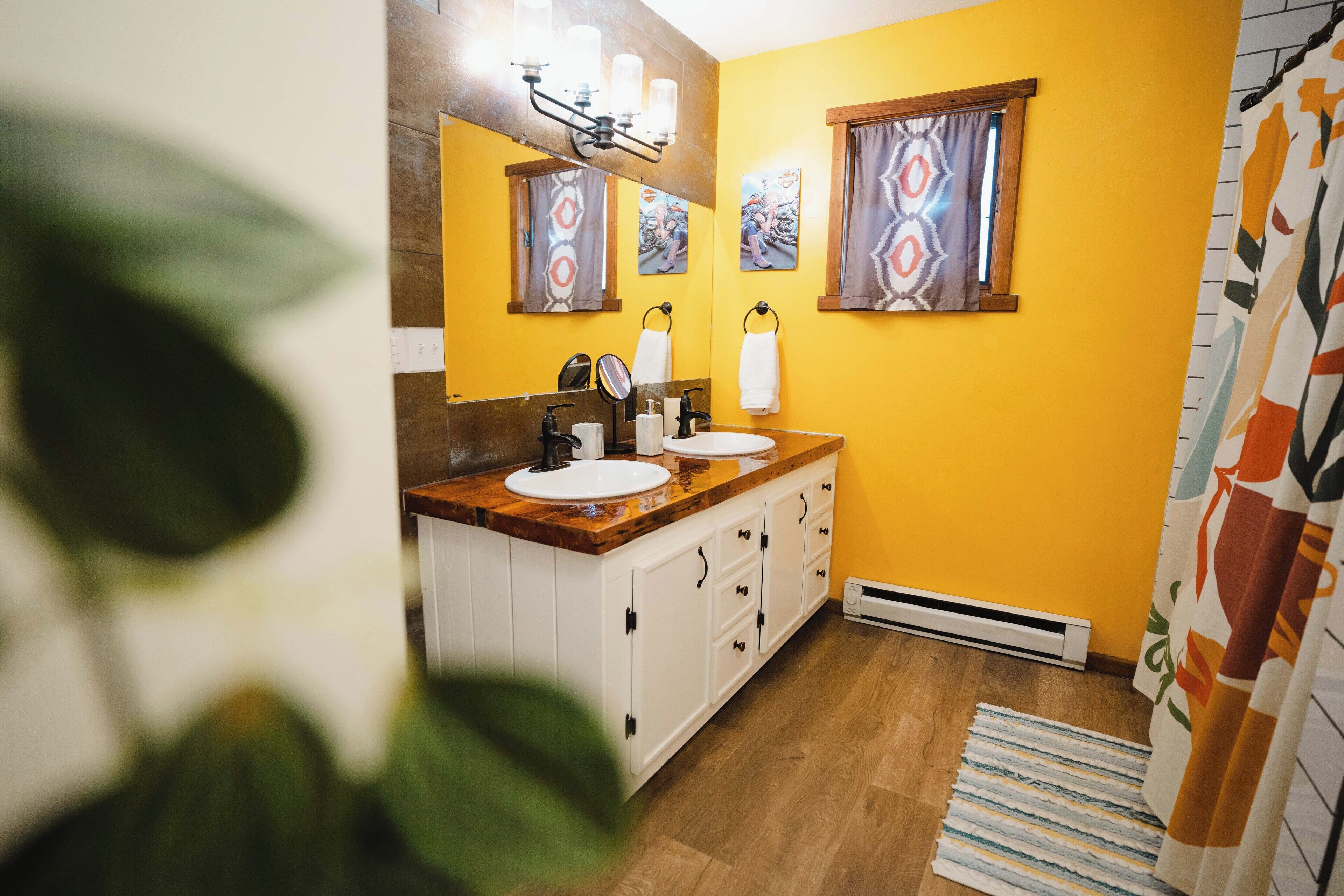 ヘアドライヤー、タオル、石鹸、トイレットペーパー