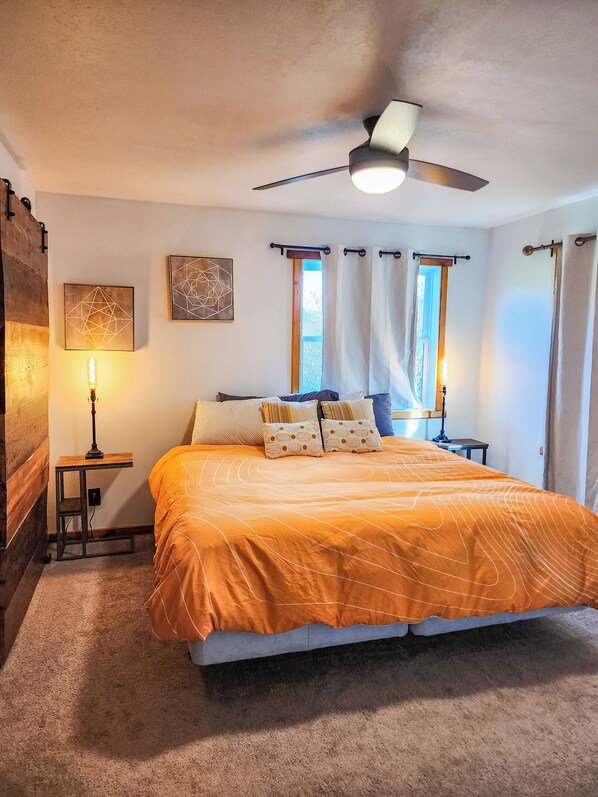 3 bedrooms, iron/ironing board, WiFi, bed sheets